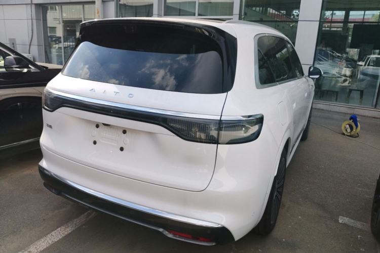 Used Hima AITO M8 2025 Extended-Range Ultra Version 53.4 kWh 6-Seater Edition Rear Right 45 Deg