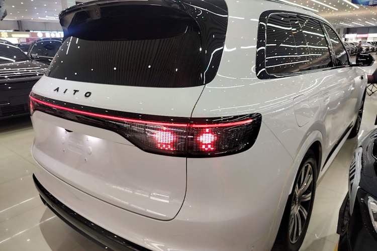 Used Hima AITO M8 2025 Extended-Range Max+ Version 53.4 kWh 6-Seater Edition Rear Right 45 Deg