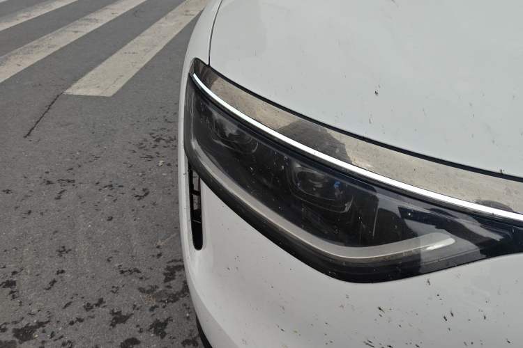 Used Hima AITO M8 2025 Extended-Range Max+ Version 53.4 kWh 6-Seater Edition Right Front Headlight