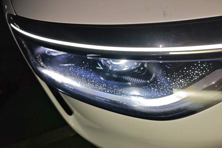 Used Hima AITO M8 2025 Extended-Range Ultra Version 53.4 kWh 6-Seater Edition Right Front Headlight