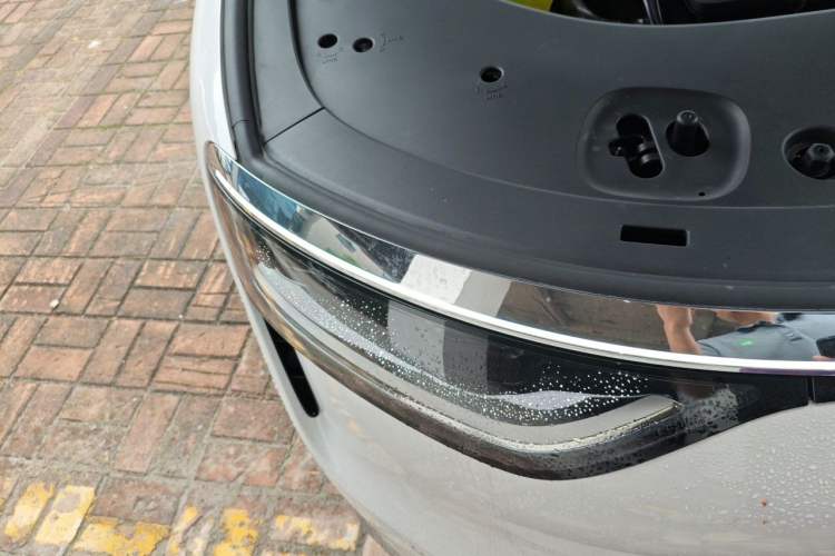Used Hima AITO M8 2025 Extended-Range Max Version 37 kWh 6-Seater Right Front Headlight