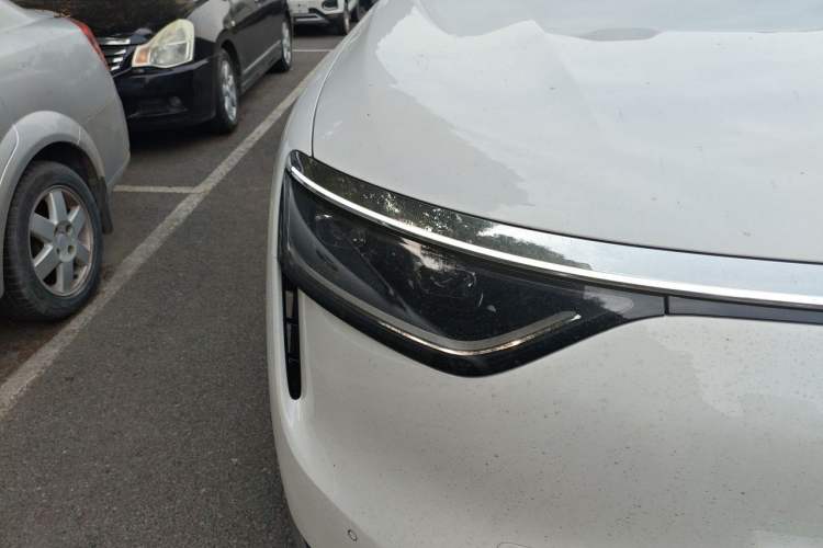 Used Hima AITO M8 2025 Extended-Range Max+ Version 53.4 kWh 6-Seater Edition Right Front Headlight