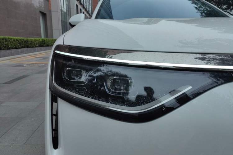 Used Hima AITO M8 2025 Extended-Range Max+ Version 53.4 kWh 6-Seater Edition Right Front Headlight
