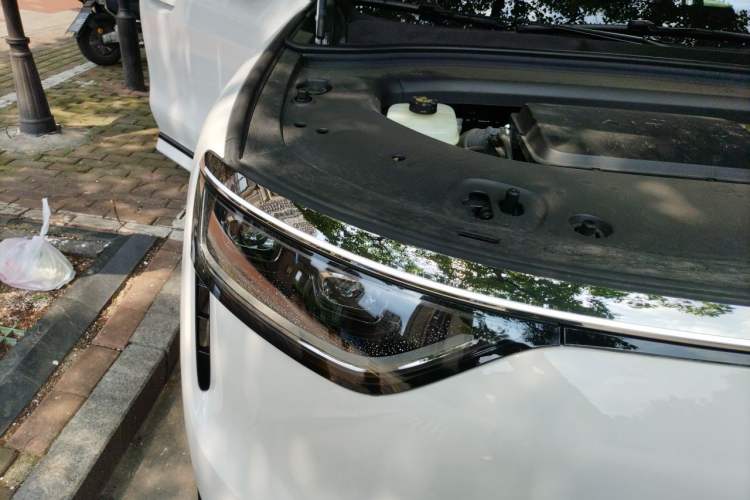 Used Hima AITO M8 2025 Extended-Range Ultra Version 53.4 kWh 5-Seater Edition Right Front Headlight