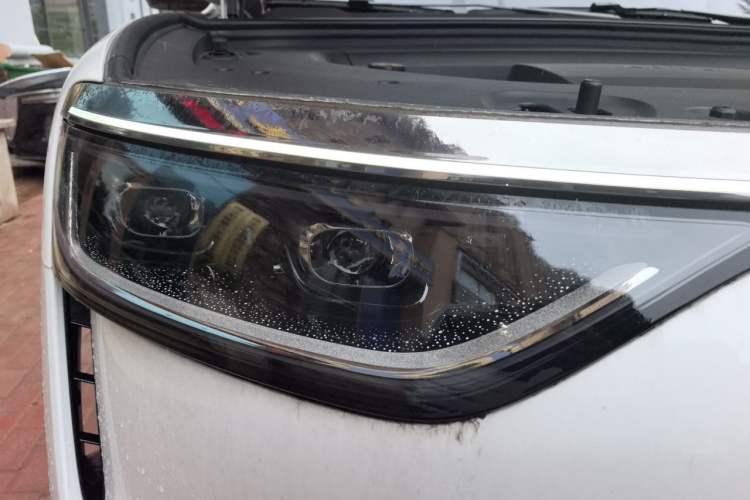 Used Hima AITO M8 2025 Extended-Range Max+ Version 53.4 kWh 6-Seater Edition Right Front Headlight