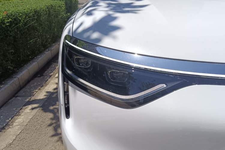 Used Hima AITO M8 2025 Extended-Range Max+ Version 53.4 kWh 6-Seater Edition Right Front Headlight