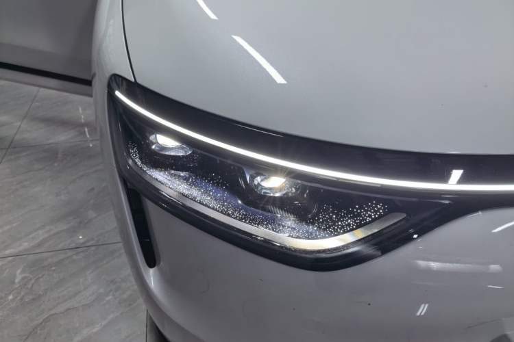 Used Hima AITO M8 2025 Extended-Range Max+ Version 53.4 kWh 5-Seater Edition Right Front Headlight