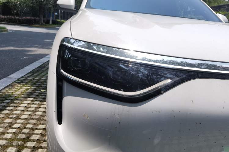Used Hima AITO M8 2025 Extended-Range Max+ Version 53.4 kWh 5-Seater Edition Right Front Headlight