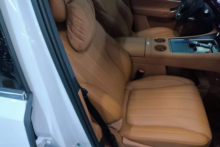 Used Hima AITO M8 2025 Extended-Range Max+ Version 53.4 kWh 6-Seater Edition Right Front Seat