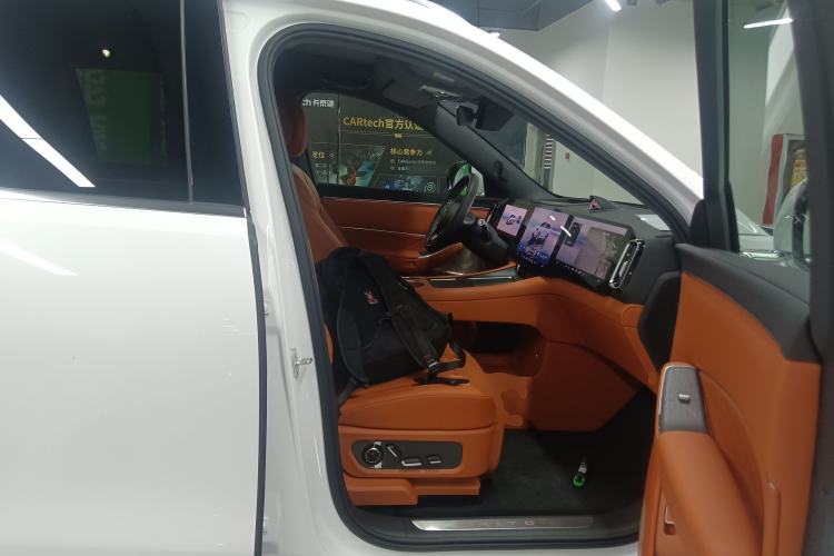 Used Hima AITO M8 2025 Extended-Range Ultra Version 53.4 kWh 5-Seater Edition Right Front Seat
