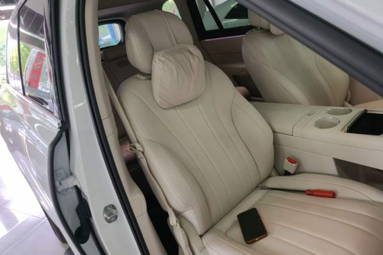 Used Hima AITO M8 2025 Model Pure Electric Max+ Five-Seat Long-Range Version Right Front Seat