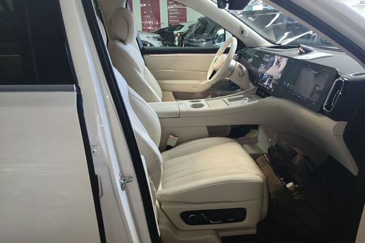 Used Hima AITO M8 2025 Model, Pure Electric Max+ Six-Seat Long-Range Version Right Front Seat