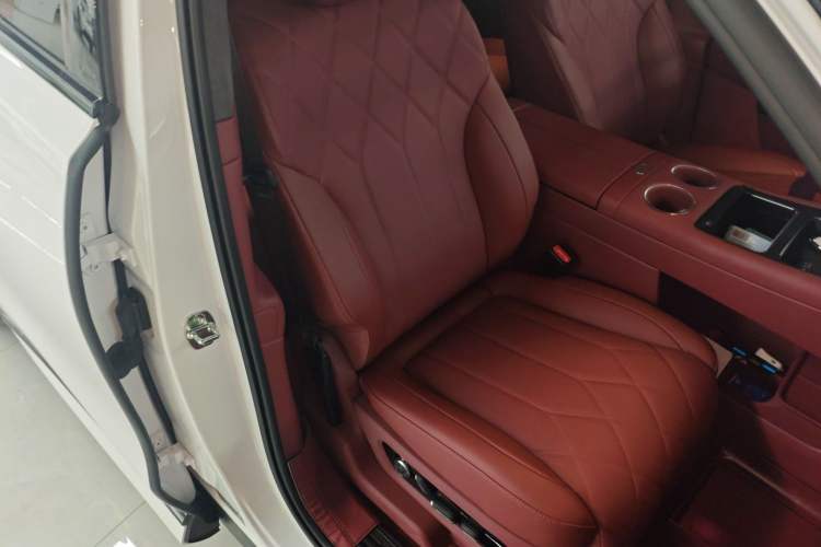 Used Hima AITO M8 2025 Extended-Range Ultra Version 53.4 kWh 6-Seater Edition Right Front Seat