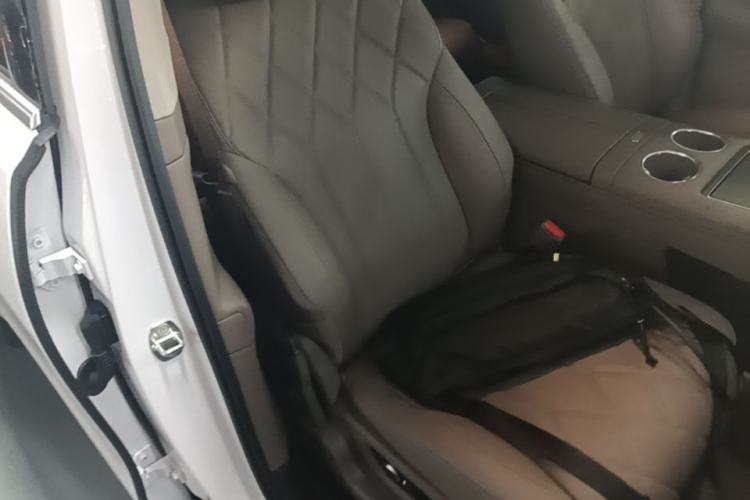 Used Hima AITO M8 2025 Model Pure Electric Max+ Five-Seat Long-Range Version Right Front Seat