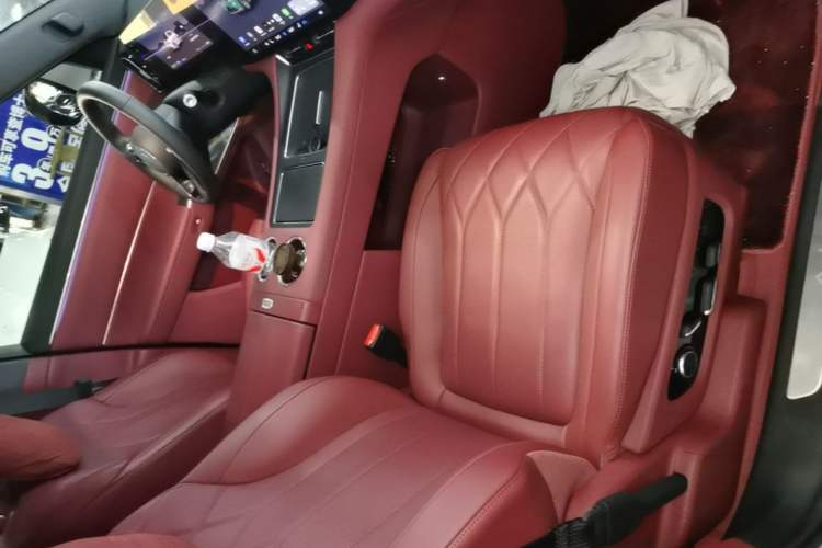 Used Hima AITO M8 2025 Extended-Range Ultra Version 53.4 kWh 6-Seater Edition Right Front Seat