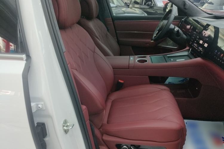 Used Hima AITO M8 2025 Extended-Range Max+ Version 53.4 kWh 5-Seater Edition Right Front Seat