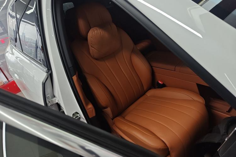 Used Hima AITO M8  Right Front Seat