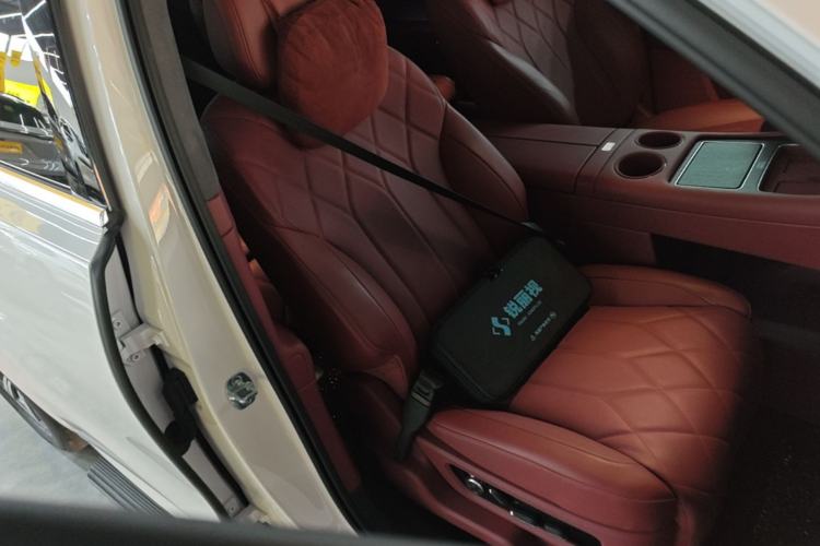 Used Hima AITO M8 2025 Extended-Range Max+ Version 53.4 kWh 6-Seater Edition Right Front Seat