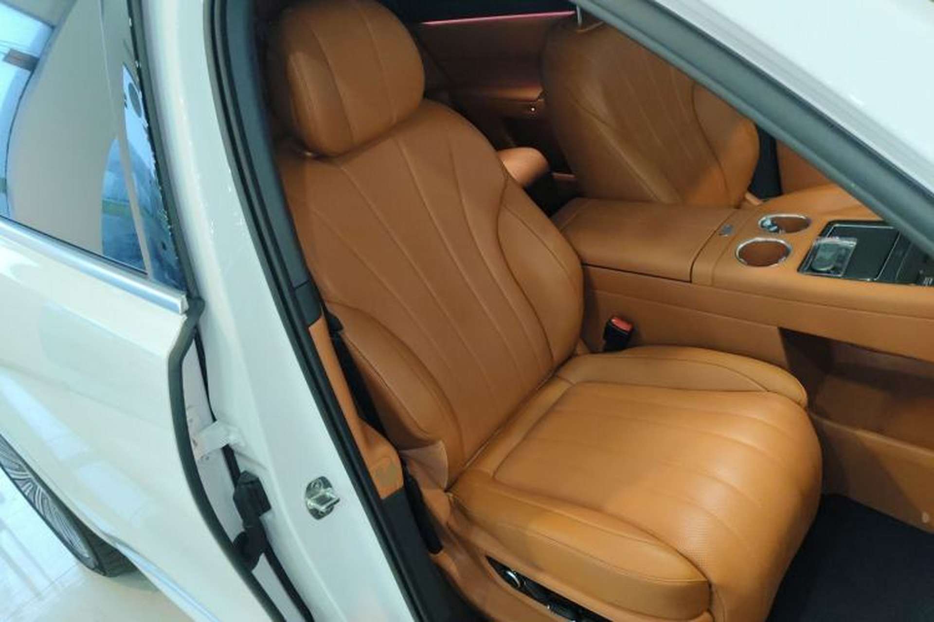 Used Hima AITO M8 2025 Extended-Range Ultra Version 53.4 kWh 5-Seater Edition Right Front Seat