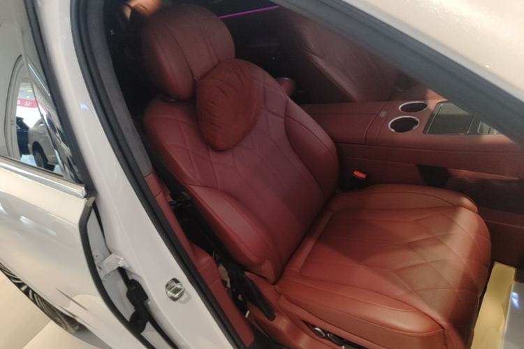 Used Hima AITO M8 2025 Extended-Range Ultra Version 53.4 kWh 6-Seater Edition Right Front Seat