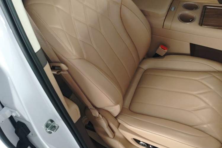 Used Hima AITO M8 2025 Extended-Range Ultra Version 53.4 kWh 6-Seater Edition Right Front Seat