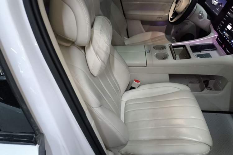Used Hima AITO M8 2025 Extended-Range Max+ Version 53.4 kWh 6-Seater Edition Right Front Seat