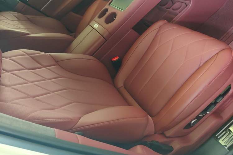 Used Hima AITO M8 2025 Extended-Range Ultra Version 53.4 kWh 6-Seater Edition Right Front Seat