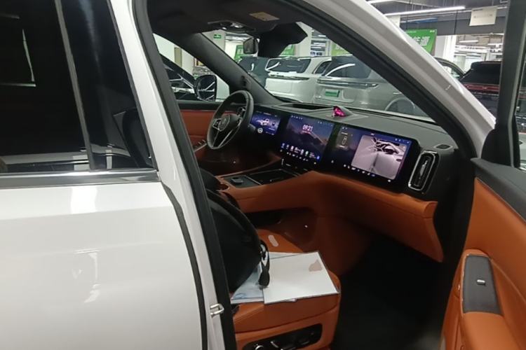 Used Hima AITO M8 2025 Extended-Range Ultra Version 53.4 kWh 5-Seater Edition Right Front Seat