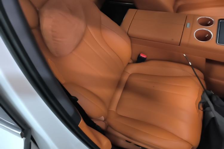 Used Hima AITO M8 2025 Extended-Range Max+ Version 53.4 kWh 5-Seater Edition Right Front Seat