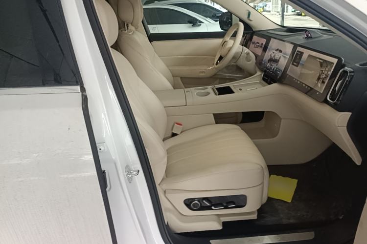 Used Hima AITO M8 2025 Extended-Range Ultra Version 53.4 kWh 5-Seater Edition Right Front Seat