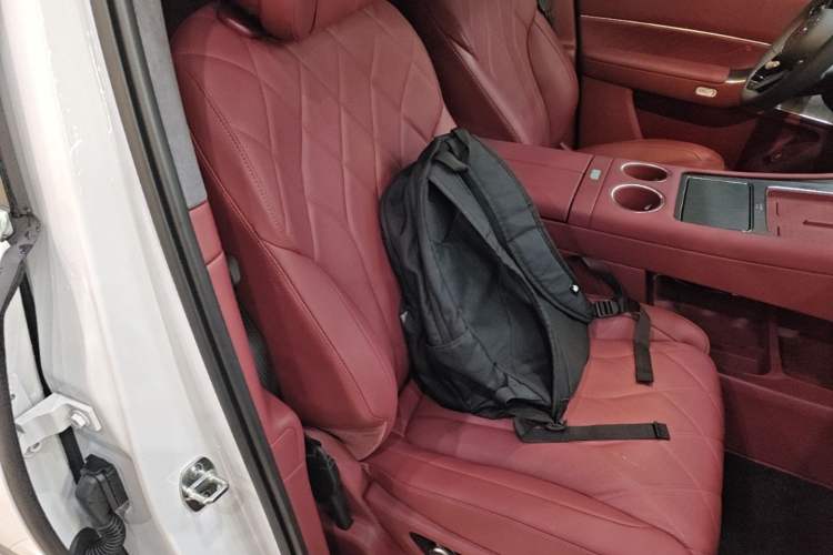 Used Hima AITO M8 2025 Extended-Range Max+ Version 53.4 kWh 5-Seater Edition Right Front Seat