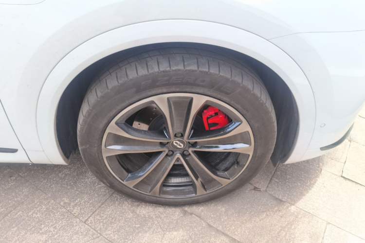 Used Hima AITO M8 2025 Extended-Range Max+ Version 53.4 kWh 6-Seater Edition Right Front Wheel Hub