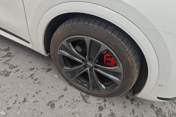 Used Hima AITO M8 2025 Extended-Range Max+ Version 53.4 kWh 6-Seater Edition Right Front Wheel Hub
