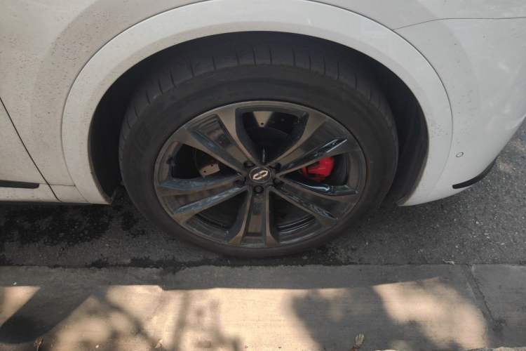 Used Hima AITO M8 2025 Extended-Range Max+ Version 53.4 kWh 6-Seater Edition Right Front Wheel Hub