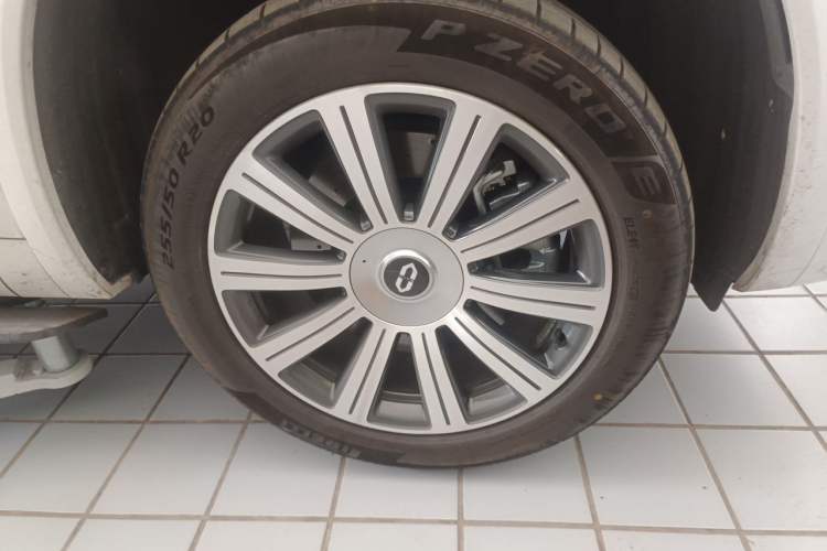 Used Hima AITO M8 2025 Extended-Range Ultra Version 53.4 kWh 6-Seater Edition Right Front Wheel Hub