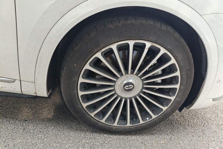 Used Hima AITO M8 2025 Extended-Range Max+ Version 53.4 kWh 6-Seater Edition Right Front Wheel Hub
