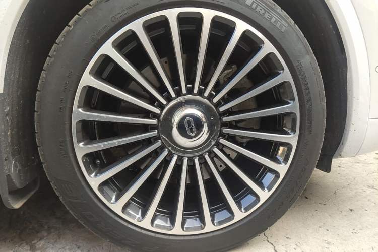 Used Hima AITO M8 2025 Extended-Range Ultra Version 53.4 kWh 6-Seater Edition Right Front Wheel Hub
