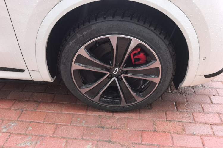 Used Hima AITO M8 2025 Extended-Range Max+ Version 53.4 kWh 6-Seater Edition Right Front Wheel Hub