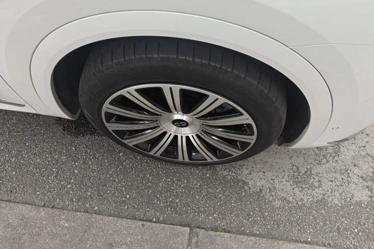 Used Hima AITO M8 2025 Model, Pure Electric Max+ Six-Seat Long-Range Version Right Front Wheel Hub