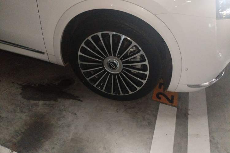 Used Hima AITO M8 2025 Extended-Range Ultra Version 53.4 kWh 6-Seater Edition Right Front Wheel Hub