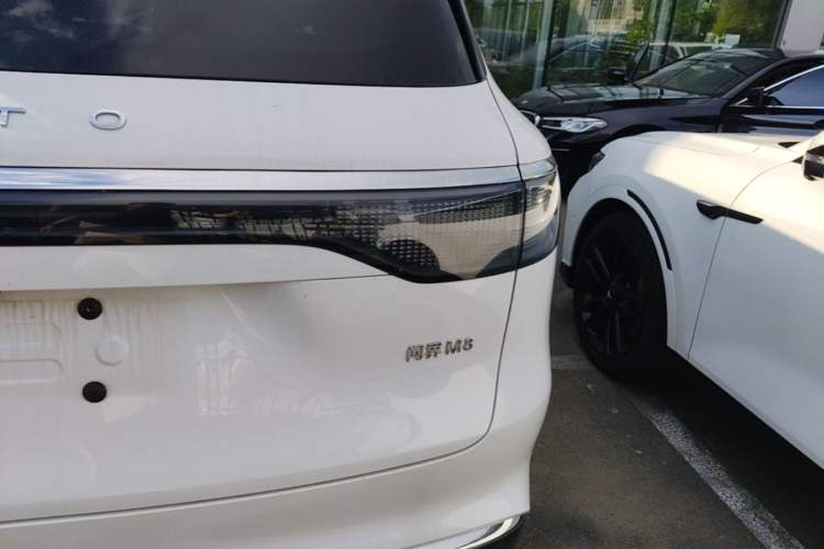 Used Hima AITO M8 2025 Extended-Range Ultra Version 53.4 kWh 6-Seater Edition Right Rear Taillight