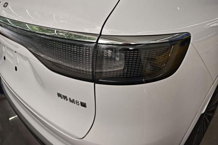 Used Hima AITO M8 2025 Model, Pure Electric Max+ Five-Seat All-Wheel-Drive Version Right Rear Taillight