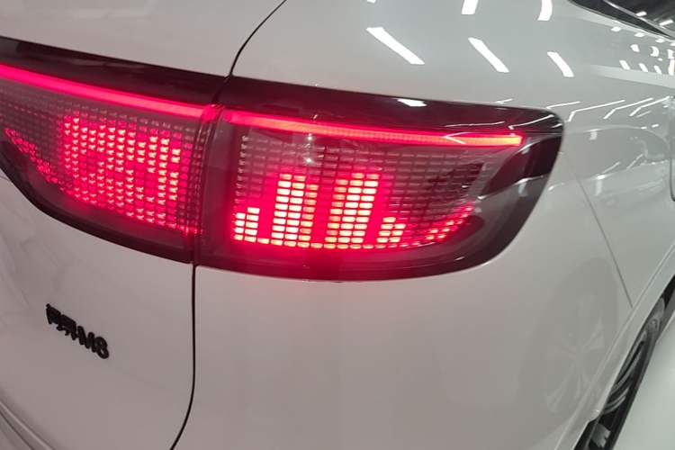 Used Hima AITO M8 2025 Extended-Range Max+ Version 53.4 kWh 6-Seater Edition Right Rear Taillight