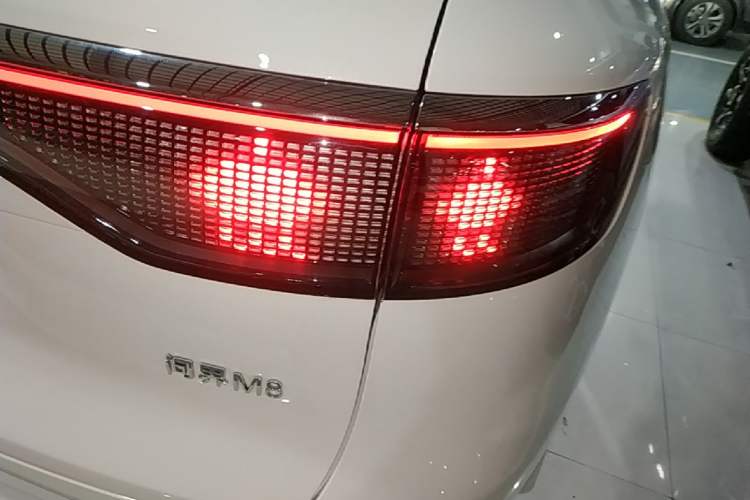 Used Hima AITO M8 2025 Extended-Range Max+ Version 53.4 kWh 6-Seater Edition Right Rear Taillight