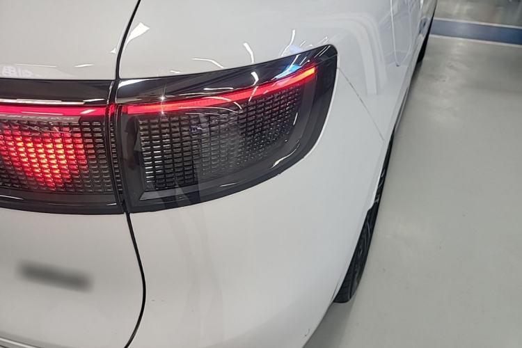 Used Hima AITO M8 2025 Extended-Range Max+ Version 53.4 kWh 6-Seater Edition Right Rear Taillight