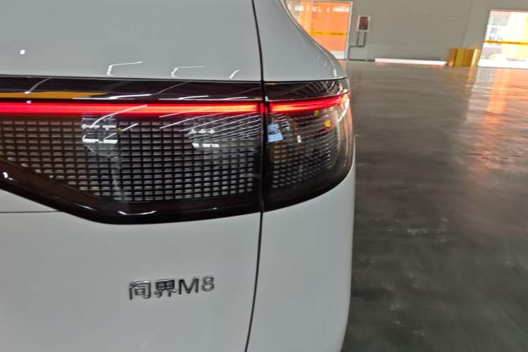 Used Hima AITO M8 2025 Extended-Range Max+ Version 53.4 kWh 6-Seater Edition Right Rear Taillight