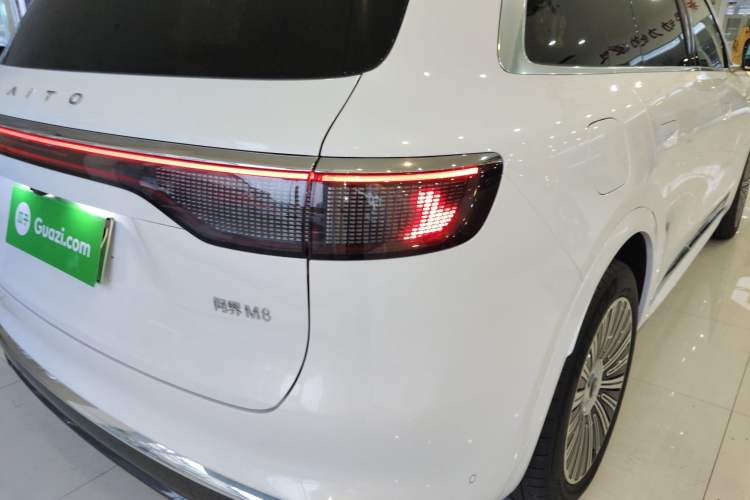 Used Hima AITO M8 2025 Extended-Range Ultra Version 53.4 kWh 5-Seater Edition Right Rear Taillight