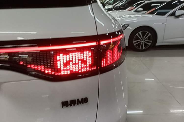 Used Hima AITO M8 2025 Extended-Range Max+ Version 53.4 kWh 6-Seater Edition Right Rear Taillight