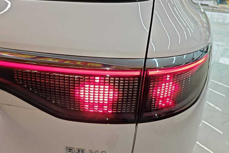 Used Hima AITO M8 2025 Extended-Range Ultra Version 53.4 kWh 5-Seater Edition Right Rear Taillight
