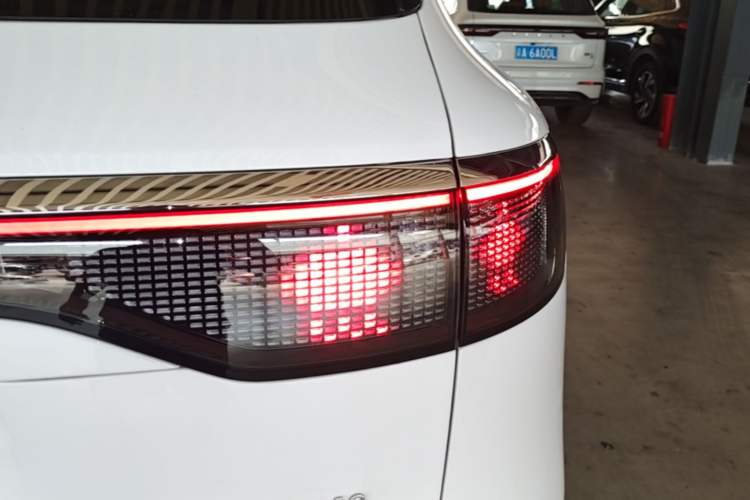 Used Hima AITO M8 2025 Extended-Range Ultra Version 53.4 kWh 6-Seater Edition Right Rear Taillight